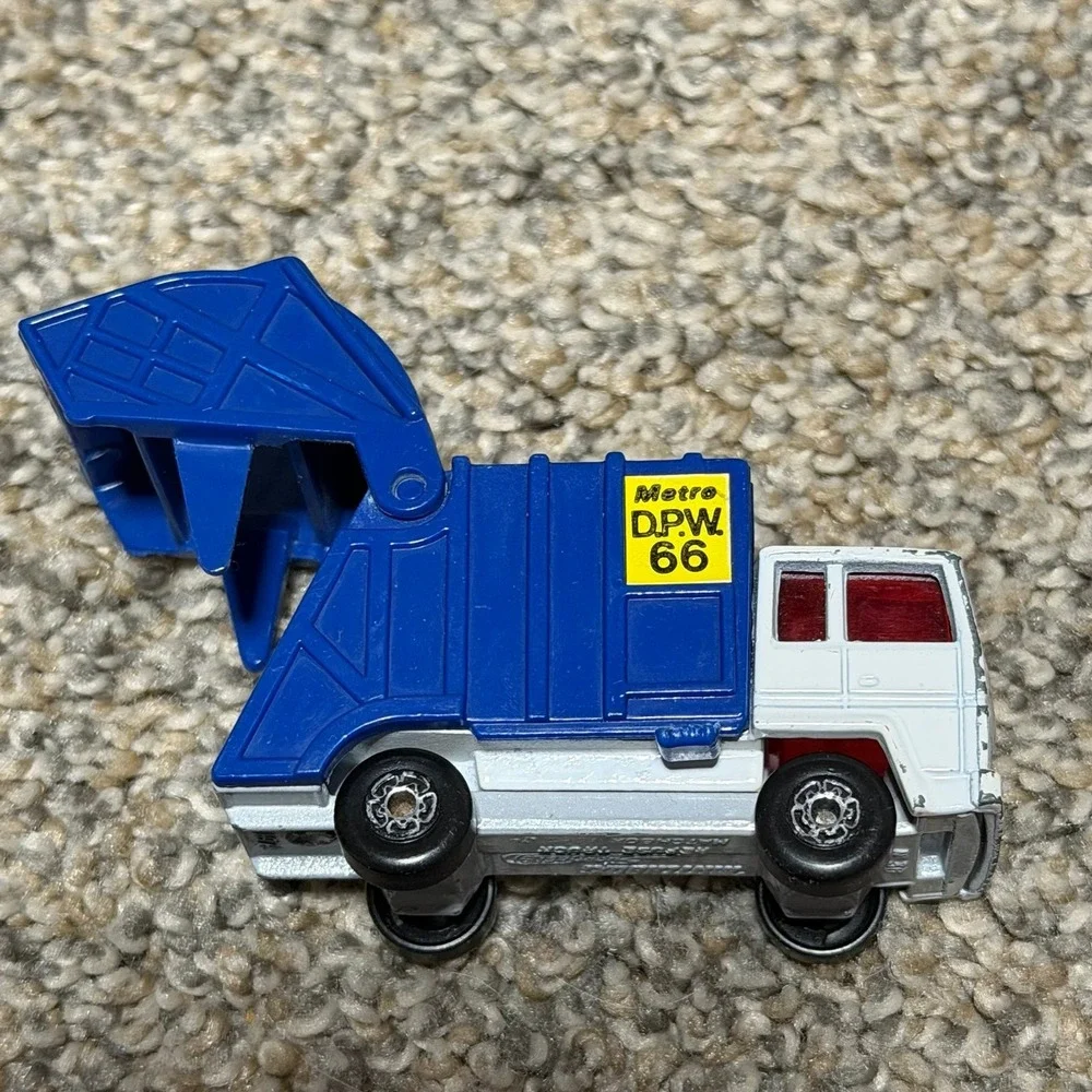 Vintage Diecast Toy Cars Lot Trucks Jeep Made in Hong Kong Mixed Lot‎ 8pc